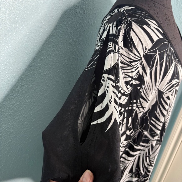 NWT Lane Bryant Plus Size Black White Tropical Blouse - Picture 6 of 13